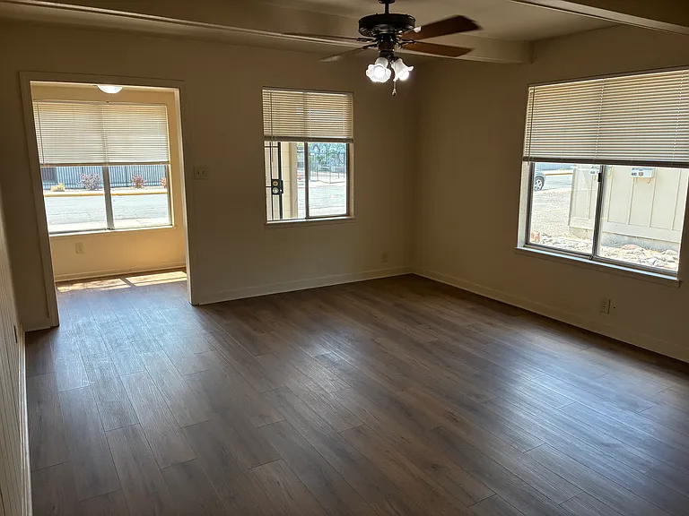 222 E Park St — Photo 3