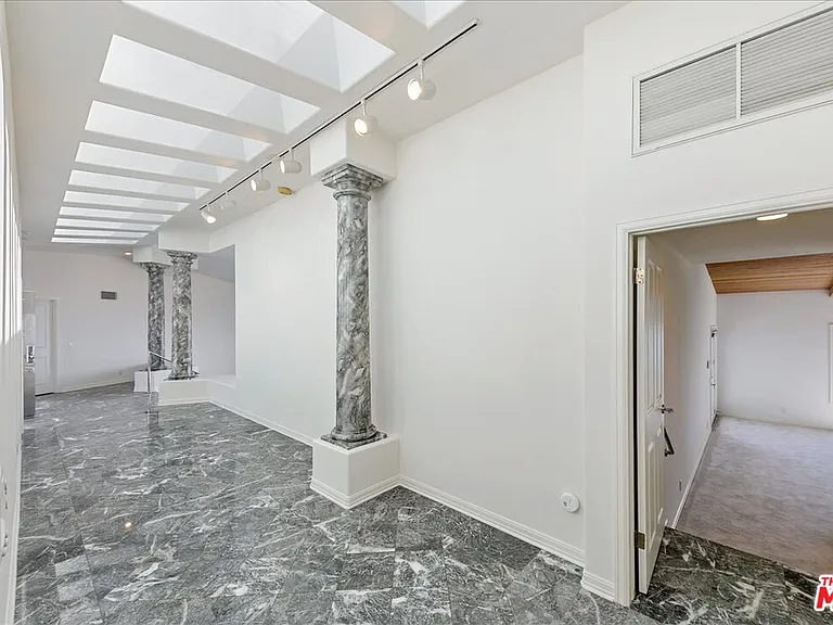 18244 Coastline Dr — Photo 4