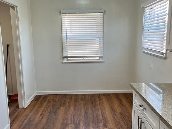 5th image of 1258 S Cloverdale Ave