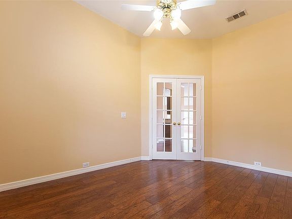 3rd image of 4555 Oak Shores Dr