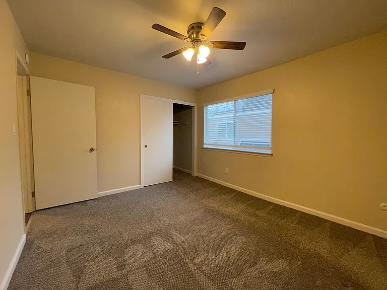 2410 S Street — Photo 10