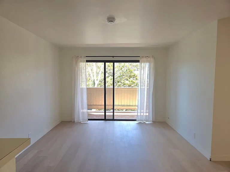 2343 E 17th St #201 — Photo 2