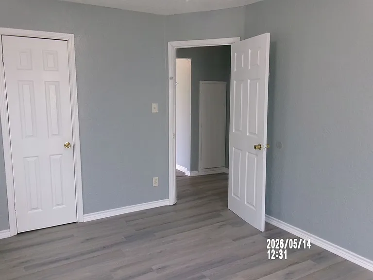 220 SW 24th St — Photo 16