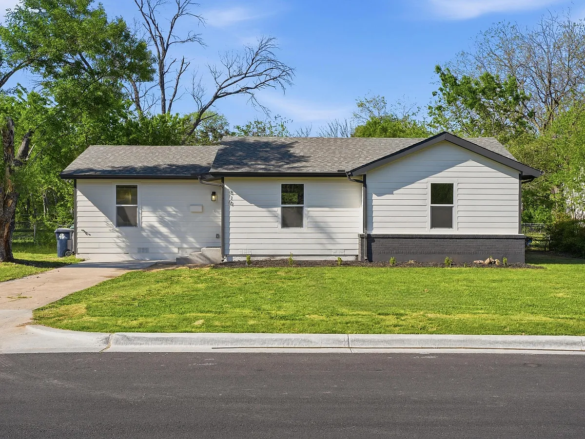 Building Photo - 810 Cordell St