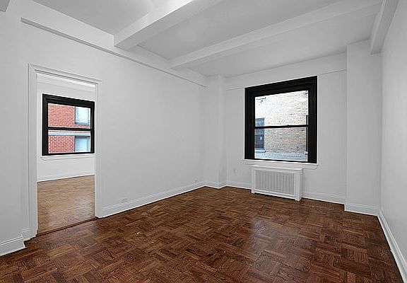 3rd image of 160 W 71st St APT 3C