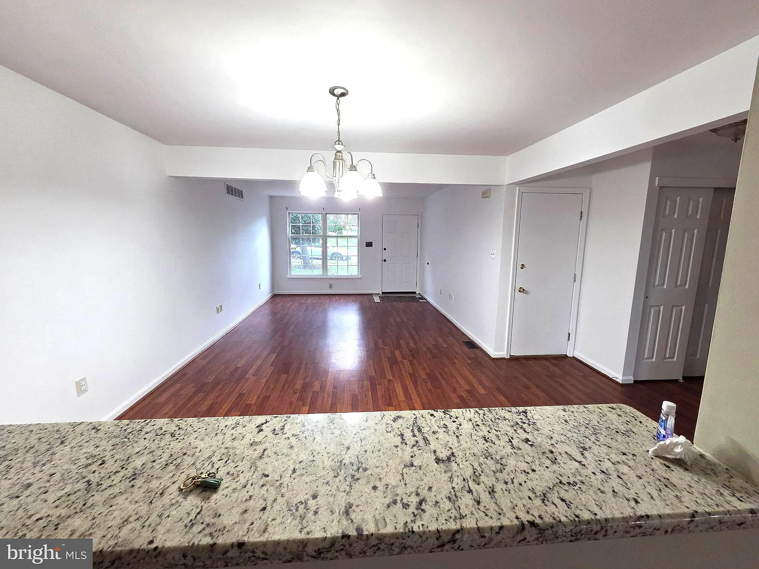 3 bed, 2.5 bath, 1696 sqft, $3,000 — Photo 3