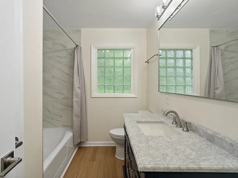 1009 Sylvia Cir — Photo 9