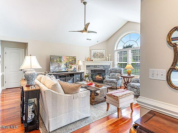 5th image of 109 Essex Place