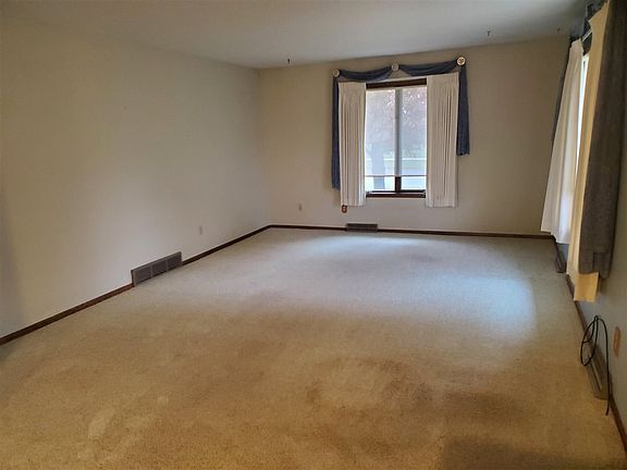 3rd image of 1105 Sunset Dr