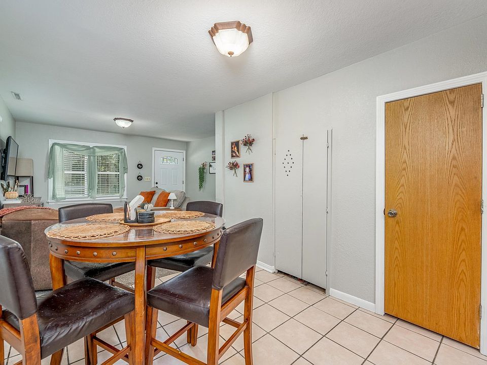13th image of 739 N Mount Carmel Ave
