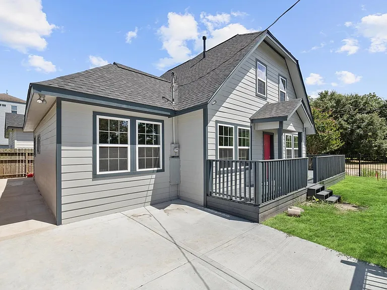 2220 Holman St — Photo 2