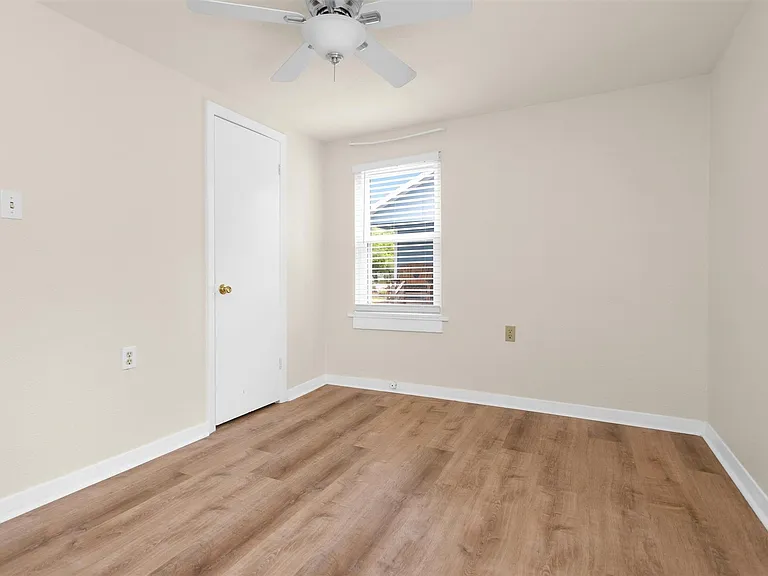 6002 Shelburne St — Photo 18