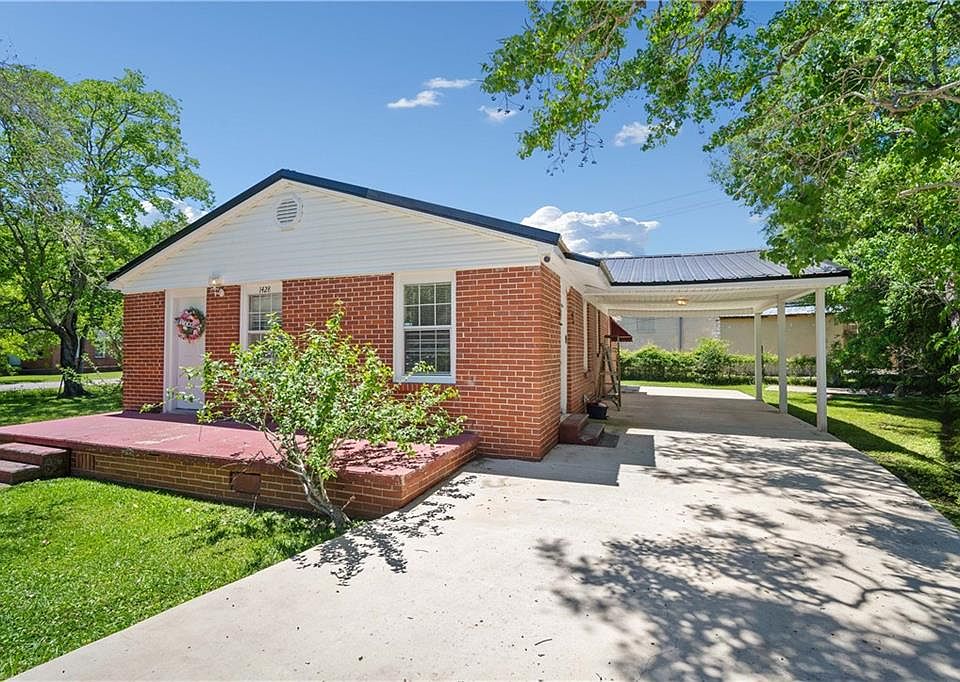 1st image of 1428 Tampa Drive