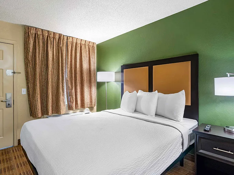 Studio Suite - 1 Queen Bed