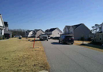 5th image of 919 Barbour Farm Ln