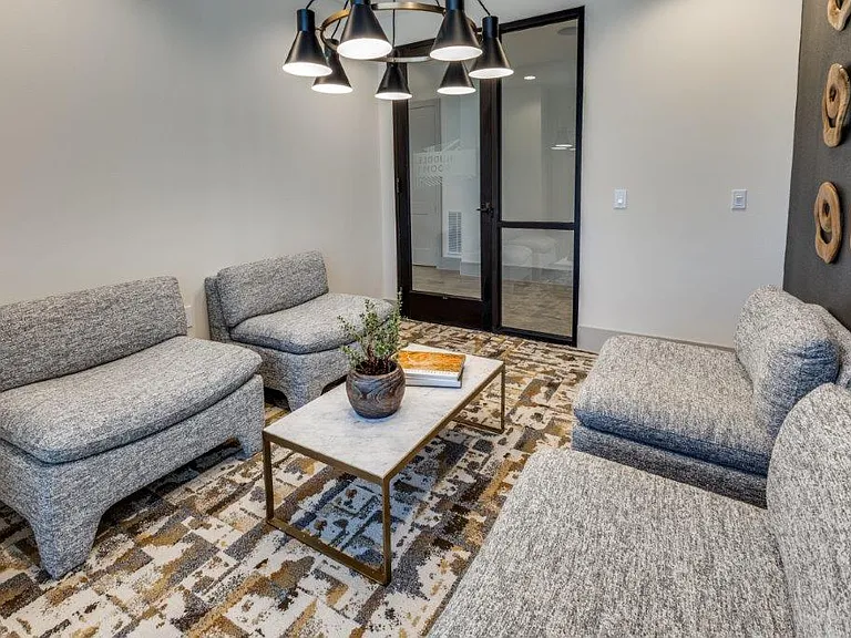 Aura High Pointe — Photo 30
