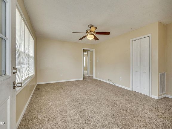5th image of 1233 Garden Dr