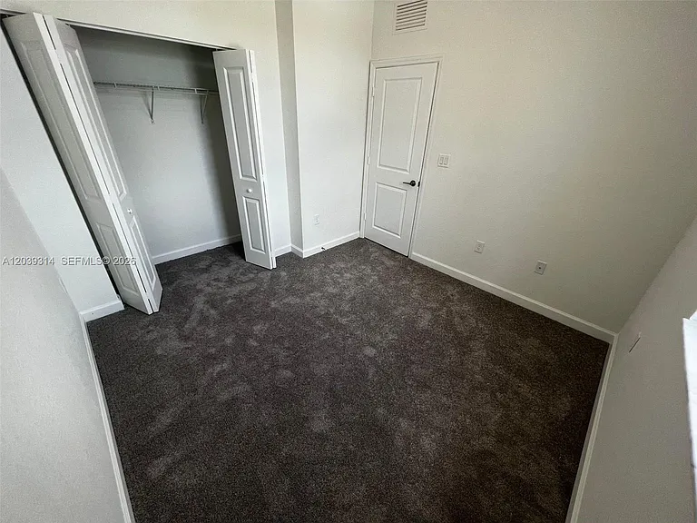 1810 SE 26th Ter #1810 — Photo 17