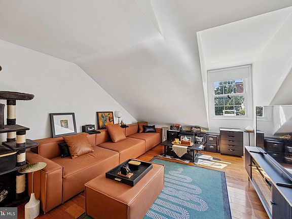 3rd image of 1021 Clinton St APT 7