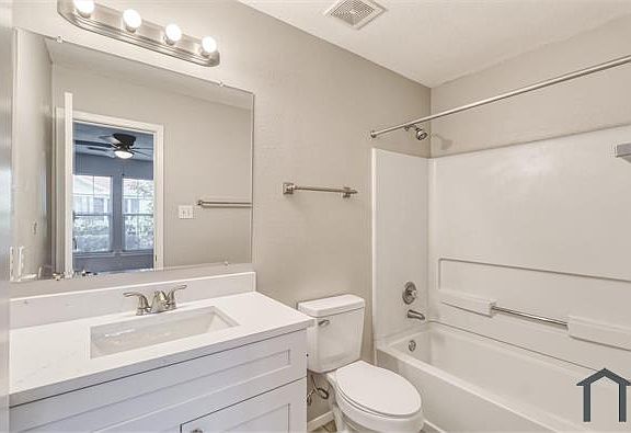 4th image of 6337 Settlers Square Ln