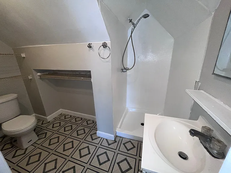 201 Main St #4 — Photo 3