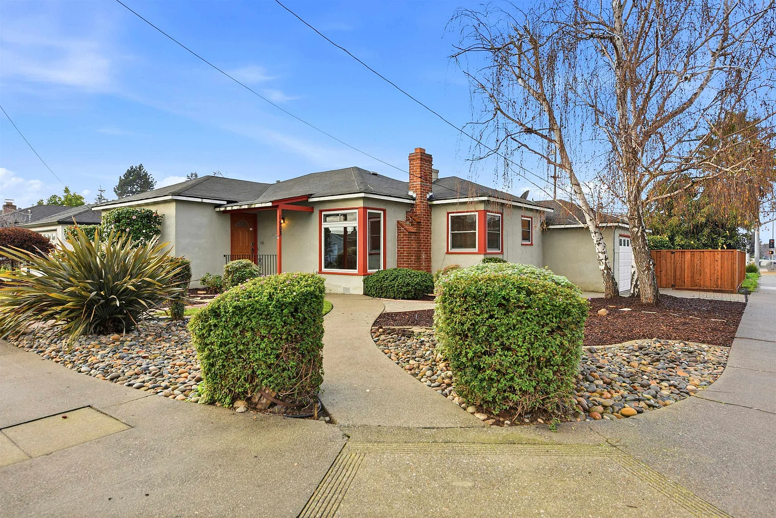 1903 Bradhoff Ave photo 1