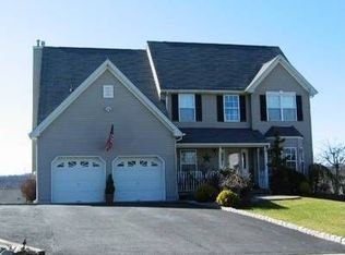 10 Robeson Rdg, Oxford, NJ 07863