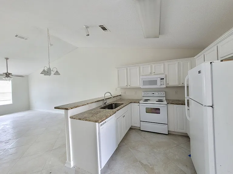 9623 Cobblebrook Dr — Photo 6