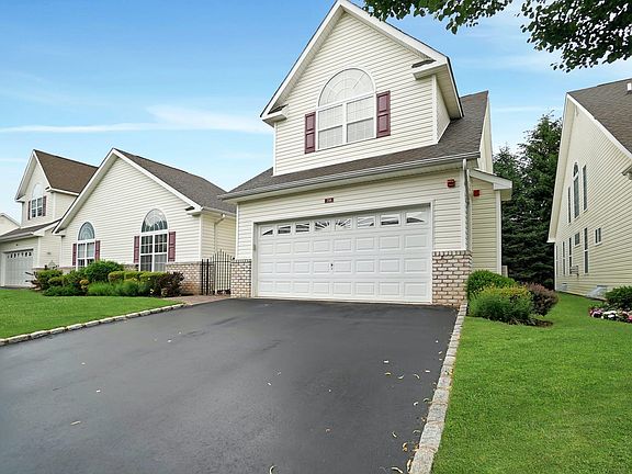 2nd image of 70 Constantine Way #1