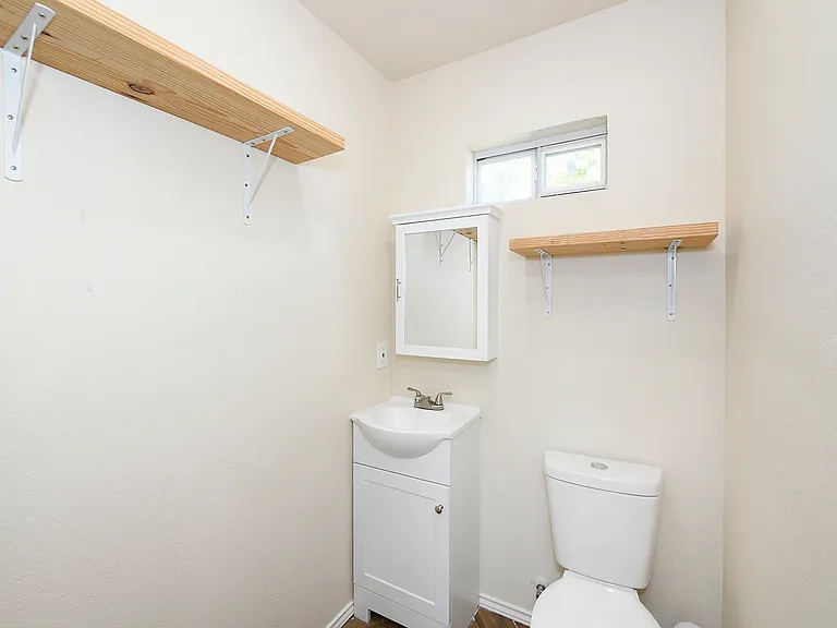 222 Highview Dr — Photo 9