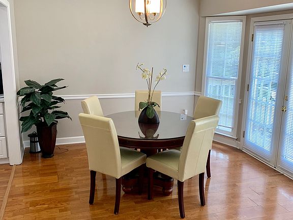 4th image of 460 Saddle Lake Dr