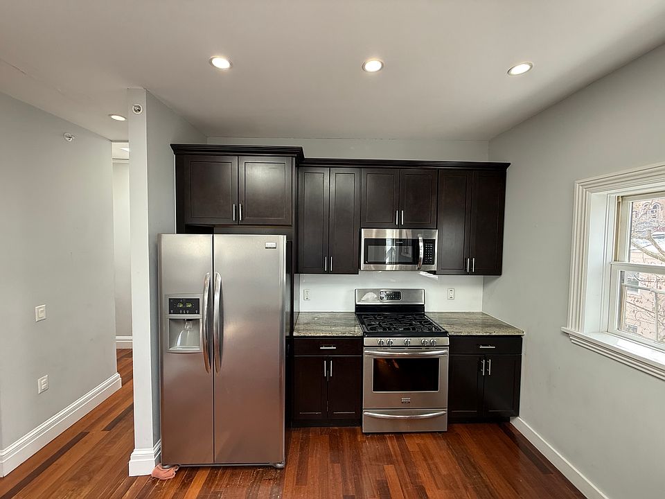 1st image of 61 Erie St #3R