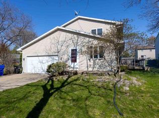 1025 W Ridgeview Dr, Appleton, WI 54914