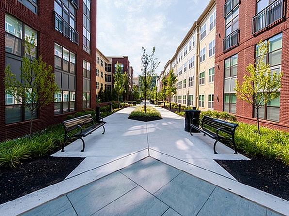 1101 E Hector St W #415