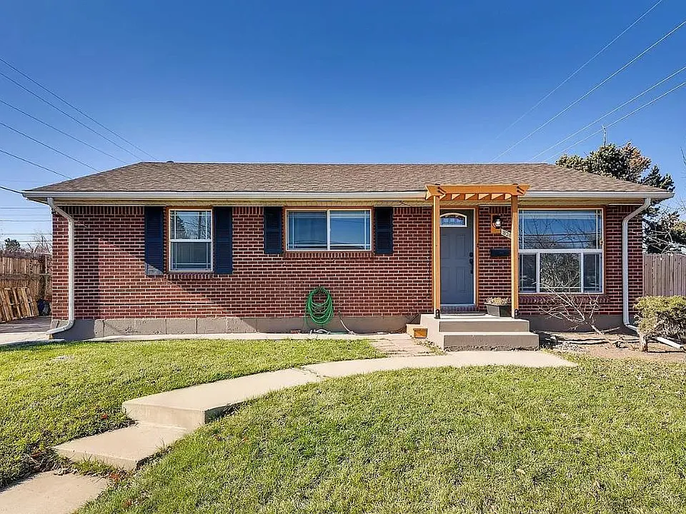 8383 Navajo St