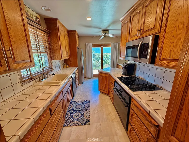 800 N Richman Ave — Photo 6