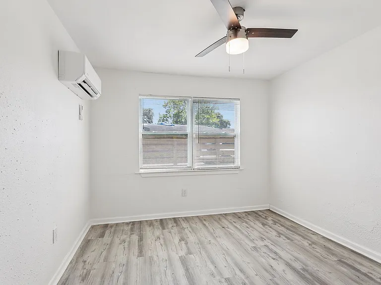 938 Brown Ave #103 — Photo 7