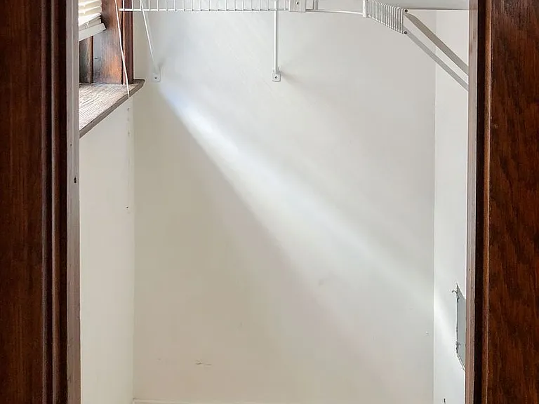 1436 W Addison St — Photo 16