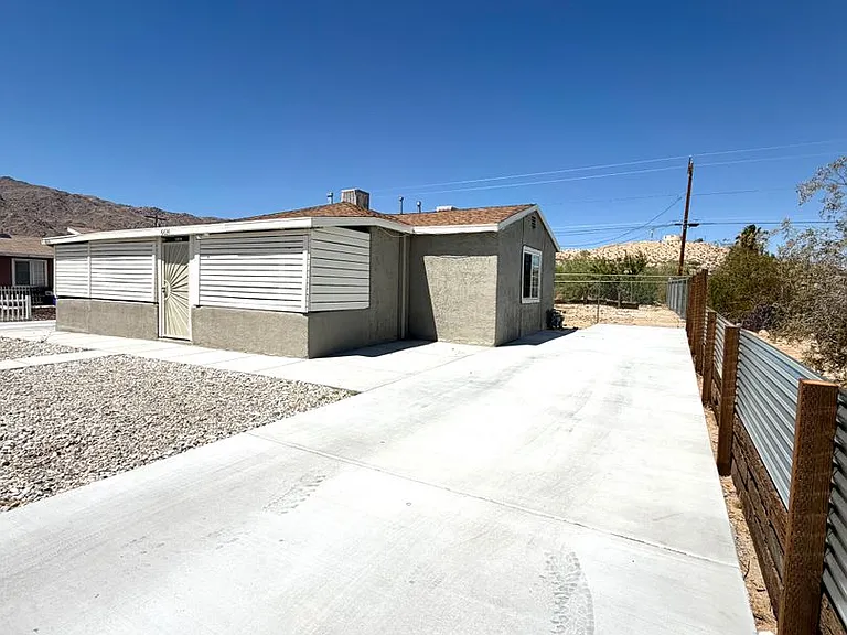 6614 Tamarisk Ave — Photo 3