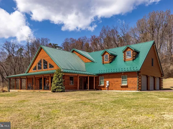 77 Riverhill Dr, Bloomsburg, PA 17815