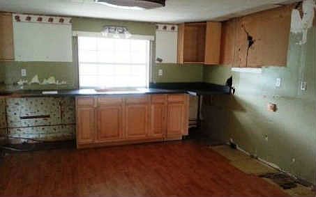 3rd image of 193 S Huntley Dr