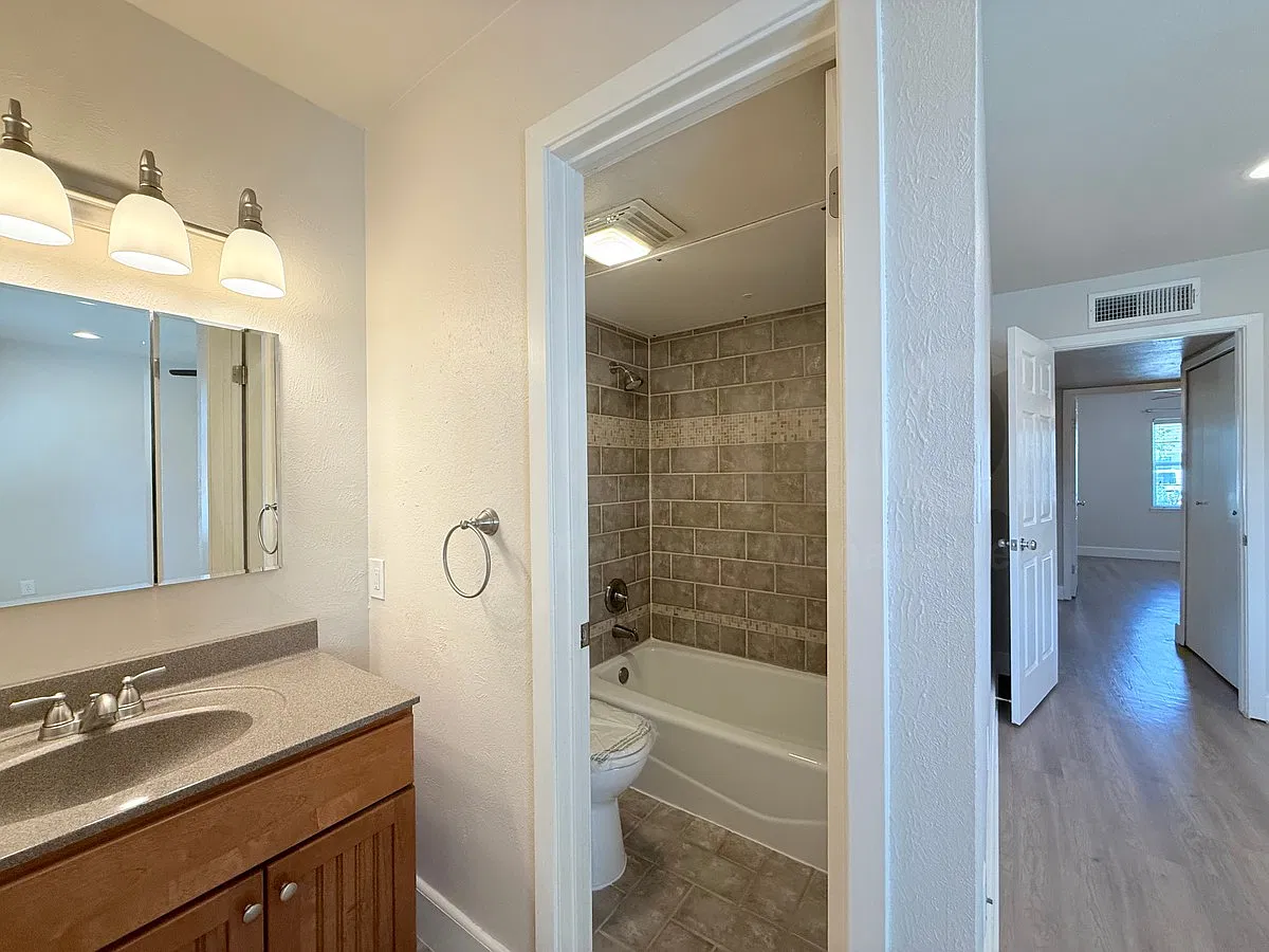 3 bed, 2.0 bath, 1249 sqft, $1,920 — Photo 4