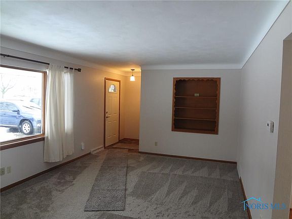 5th image of 303 S Maplewood Ave