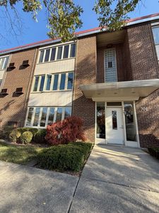701 Busse Hwy APT 2C, Park Ridge, IL, 60068