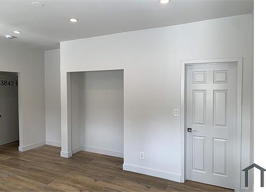 2nd image of 3842 1/2 W 28th St