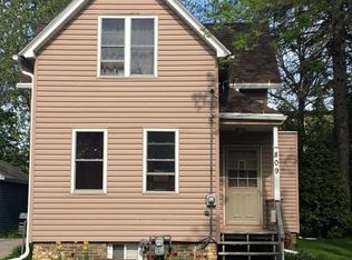 809 S 18th St, Manitowoc, WI 54220