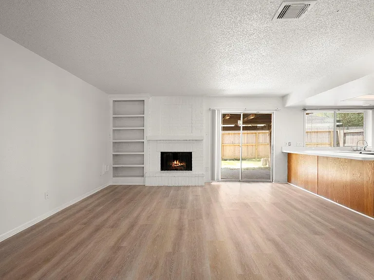 7415 Creekfield Dr — Photo 14