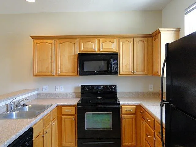 127 Governors Blvd — Photo 3