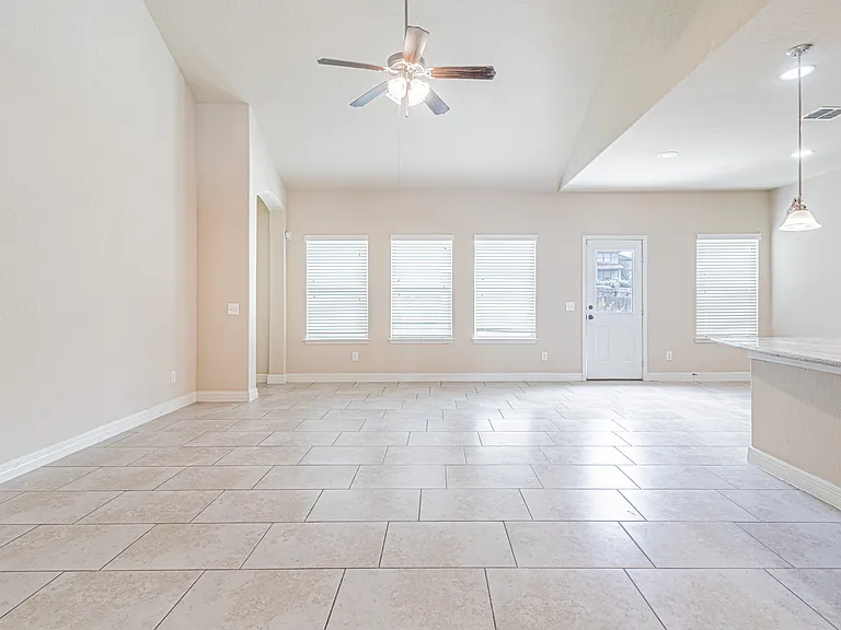 5488 Devonwood St — Photo 10