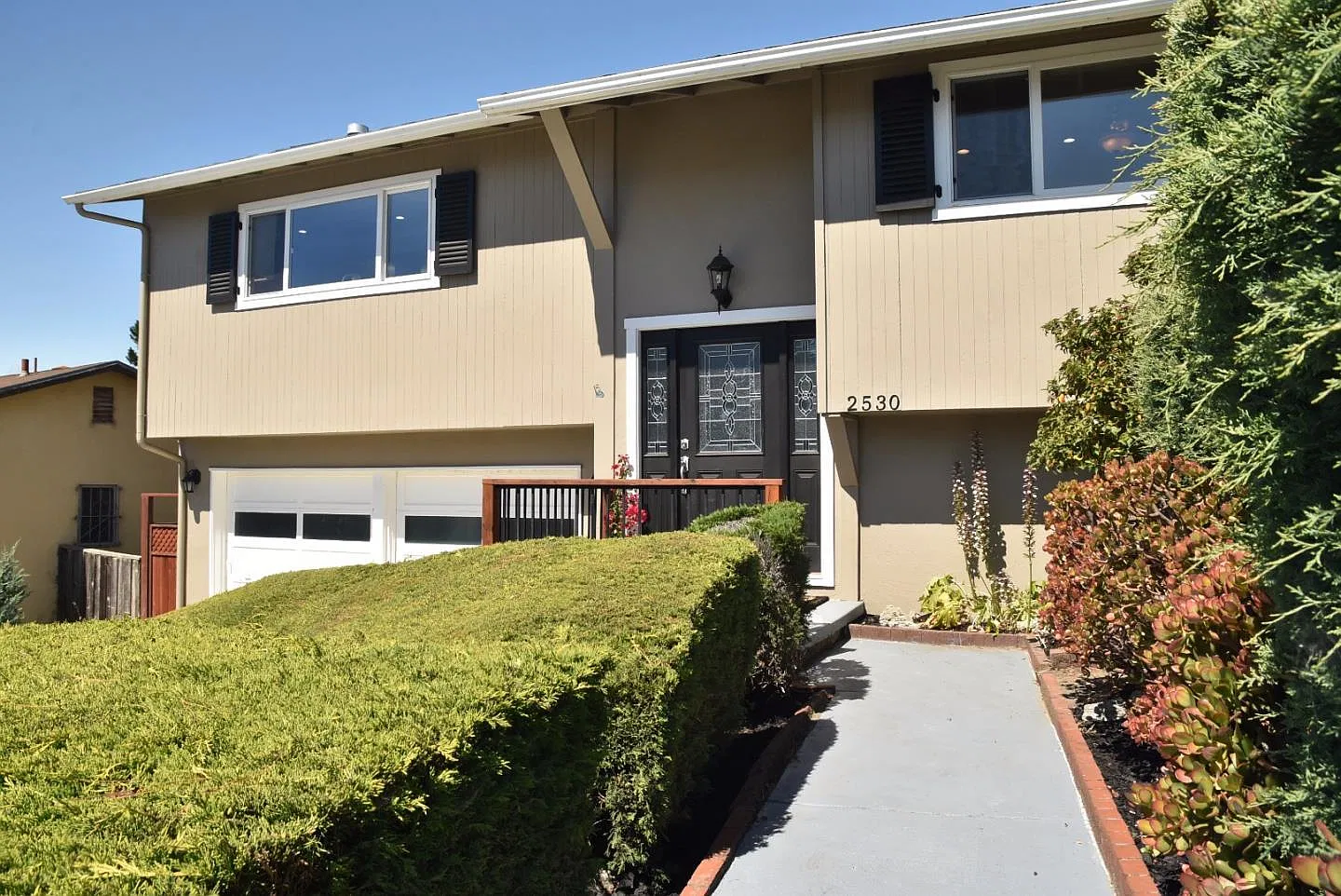 2530 Maywood Dr — Photo 1